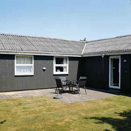 Dom wakacyjny Two-bedroom In Tarm